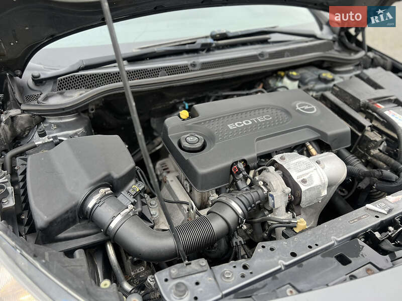 Універсал Opel Astra 2011 в Жовкві