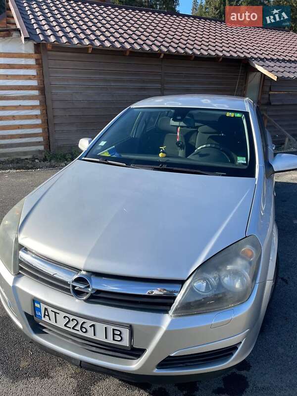 Хетчбек Opel Astra 2004 в Яремчі