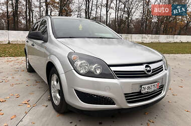 Універсал Opel Astra 2010 в Луцьку