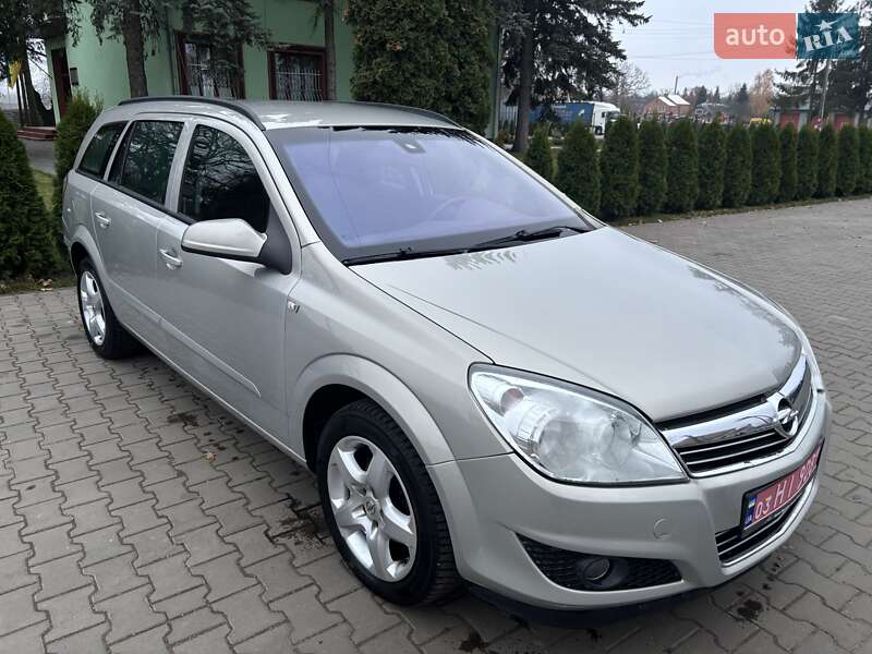 Универсал Opel Astra 2008 в Луцке