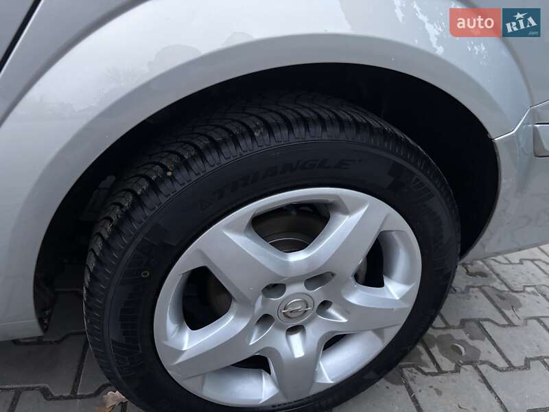 Универсал Opel Astra 2008 в Луцке