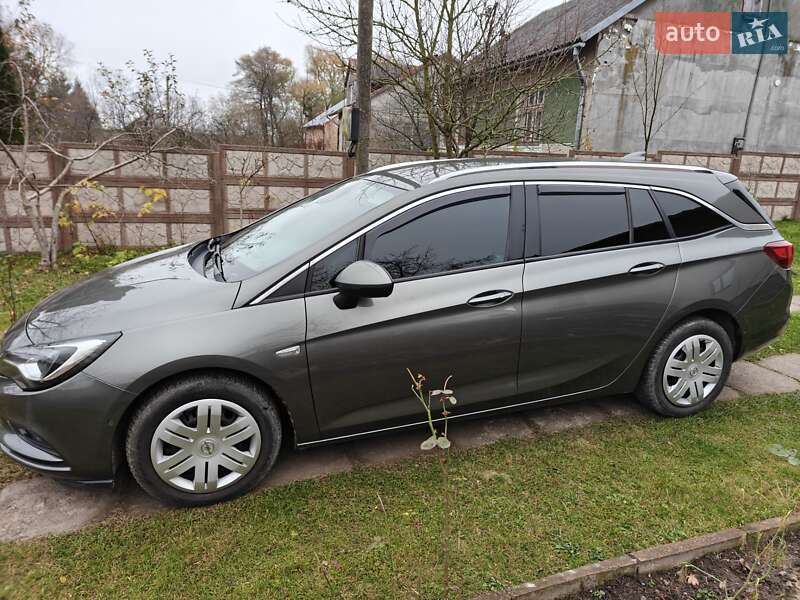 Універсал Opel Astra 2016 в Львові