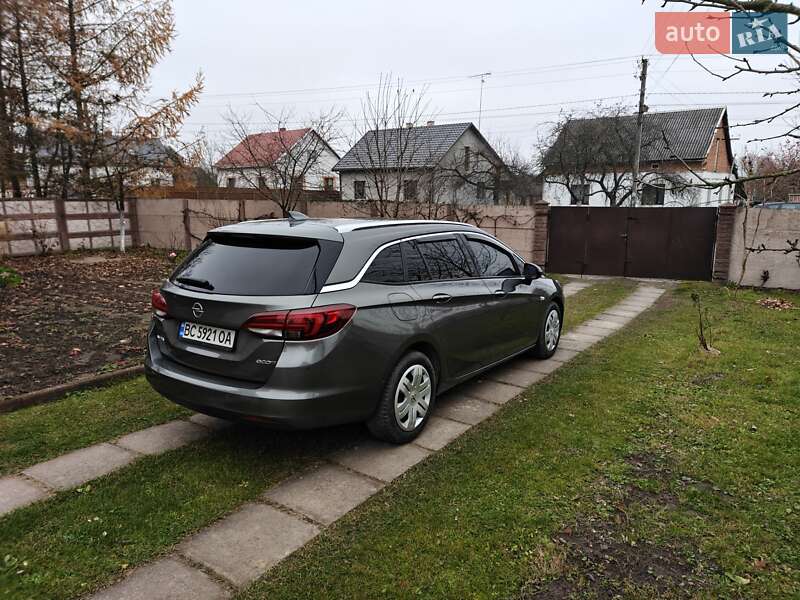 Універсал Opel Astra 2016 в Львові