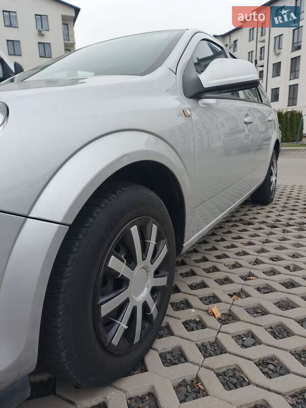 Универсал Opel Astra 2009 в Луцке