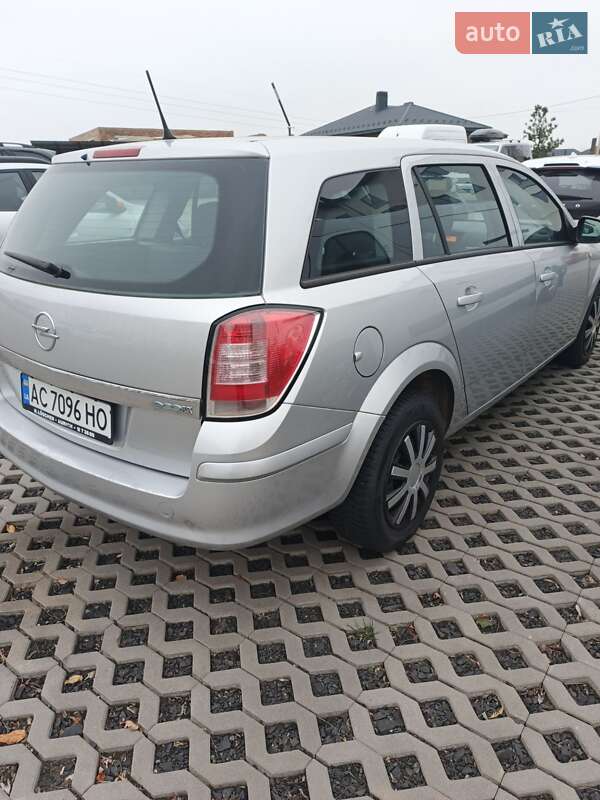 Универсал Opel Astra 2009 в Луцке