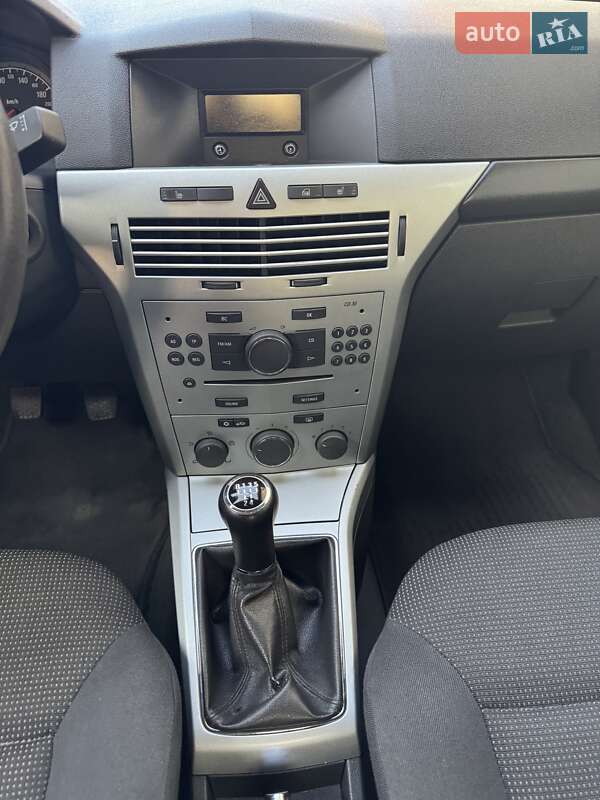 Хэтчбек Opel Astra 2009 в Долине