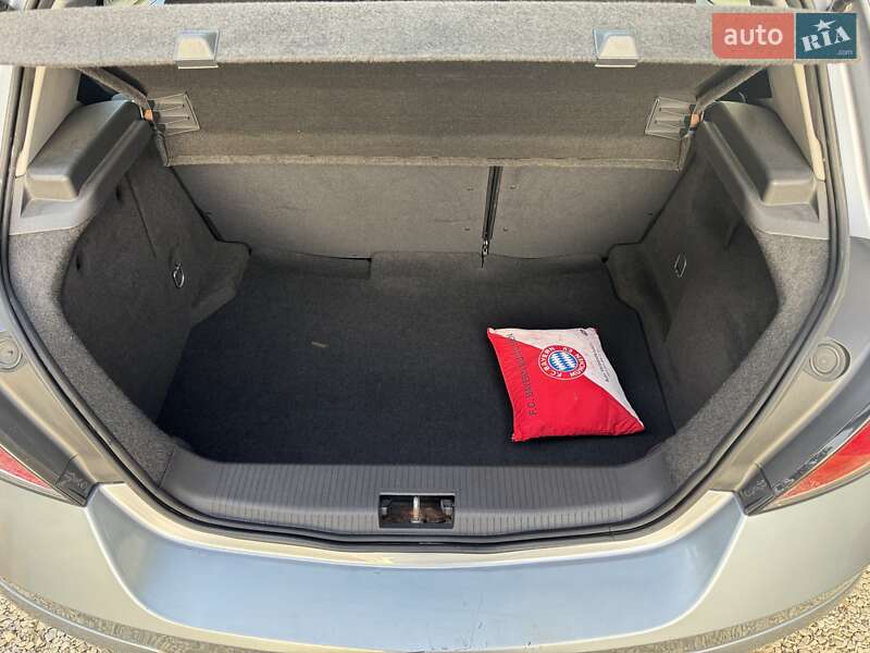 Хэтчбек Opel Astra 2009 в Долине