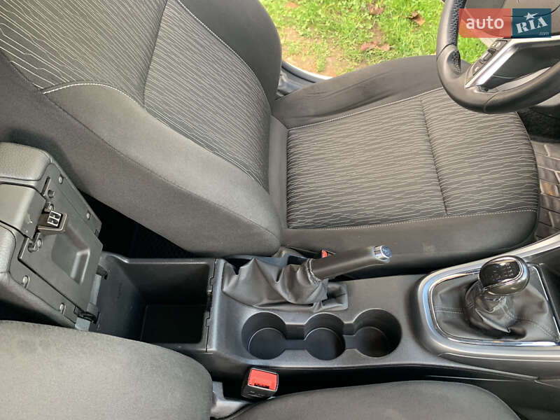 Універсал Opel Astra 2015 в Дрогобичі