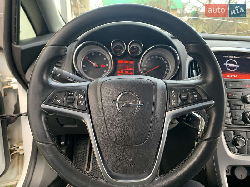 Універсал Opel Astra 2015 в Дрогобичі