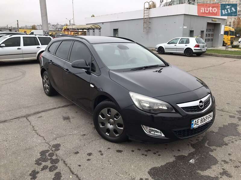 Універсал Opel Astra 2011 в Харкові