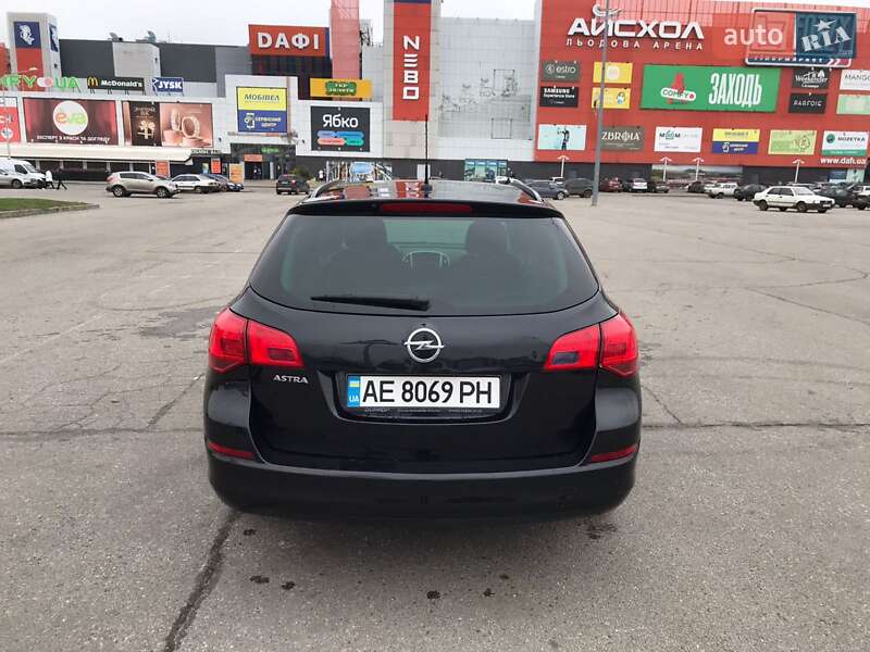 Універсал Opel Astra 2011 в Харкові