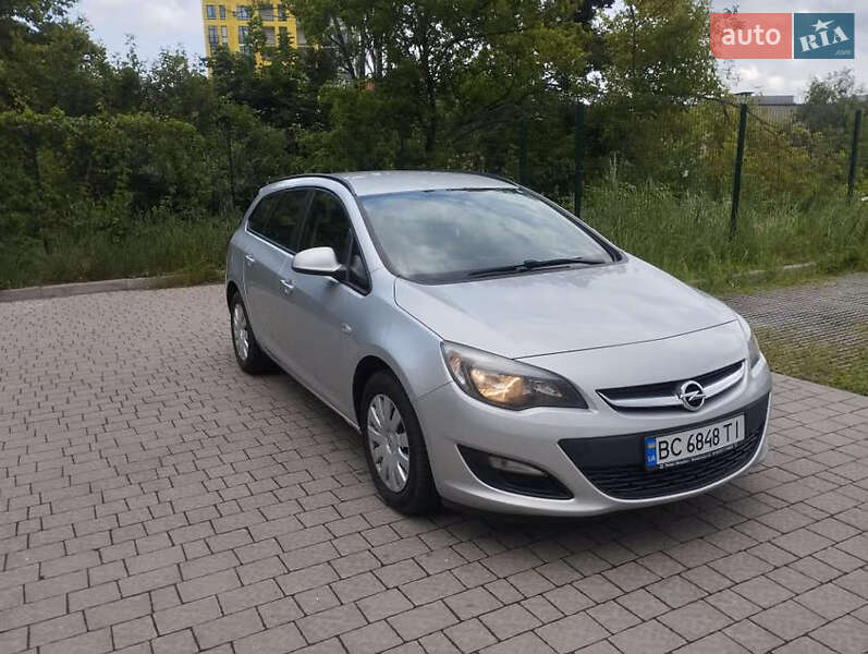Универсал Opel Astra 2015 в Львове