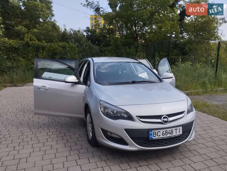 Универсал Opel Astra 2015 в Львове