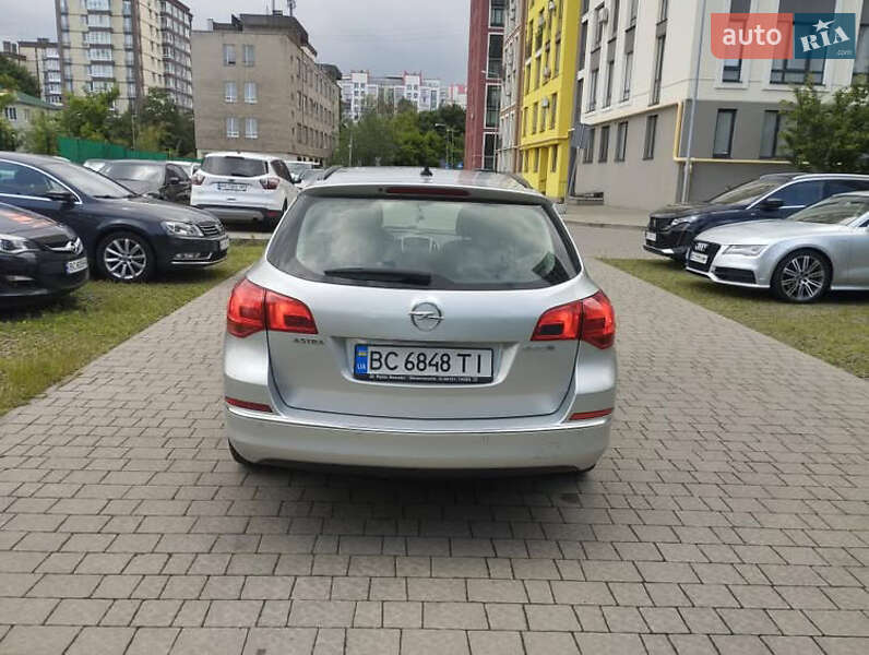Универсал Opel Astra 2015 в Львове