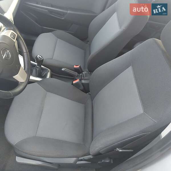 Хетчбек Opel Astra 2008 в Черкасах фото 23 Хетчбек Opel Astra 2008 в Черкасах