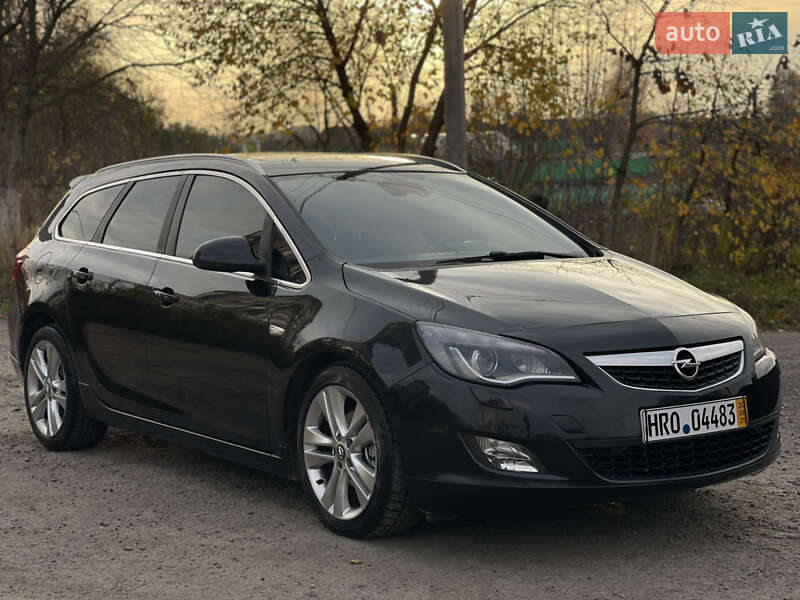 Універсал Opel Astra 2012 в Рівному