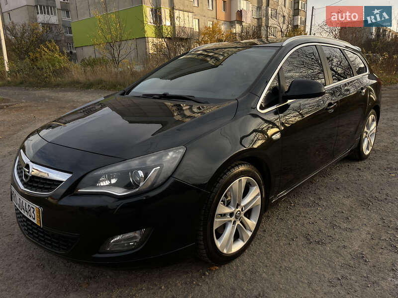 Універсал Opel Astra 2012 в Рівному