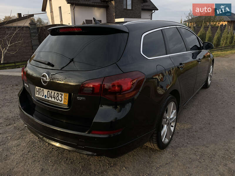 Універсал Opel Astra 2012 в Рівному