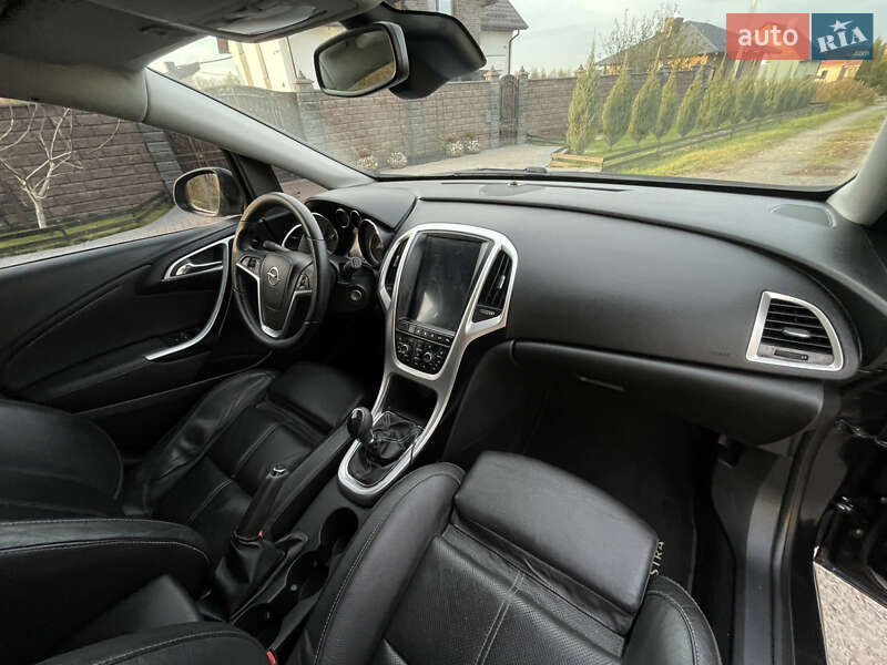 Універсал Opel Astra 2012 в Рівному