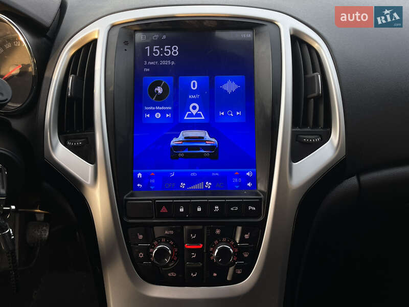 Універсал Opel Astra 2012 в Рівному