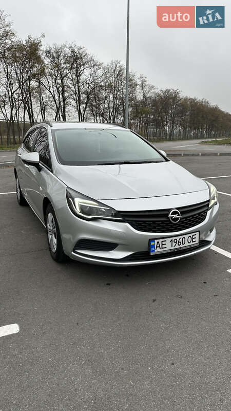 Універсал Opel Astra 2017 в Дніпрі