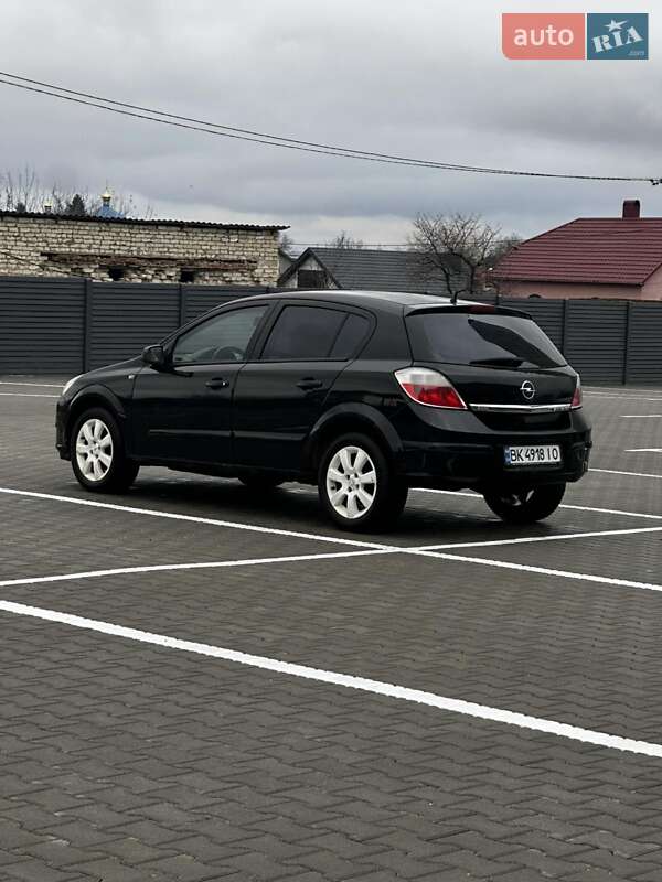 Хэтчбек Opel Astra 2004 в Дубно фото 2 Хэтчбек Opel Astra 2004 в Дубно