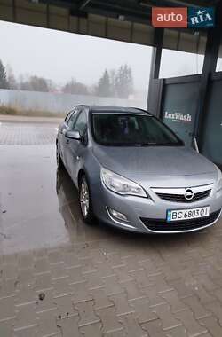 Універсал Opel Astra 2011 в Самборі