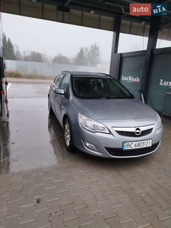Opel Astra 2011