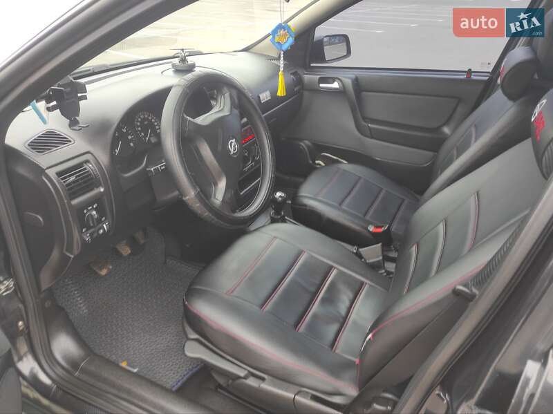 Седан Opel Astra 2007 в Сумах