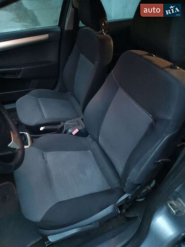 Хэтчбек Opel Astra 2007 в Черноморске