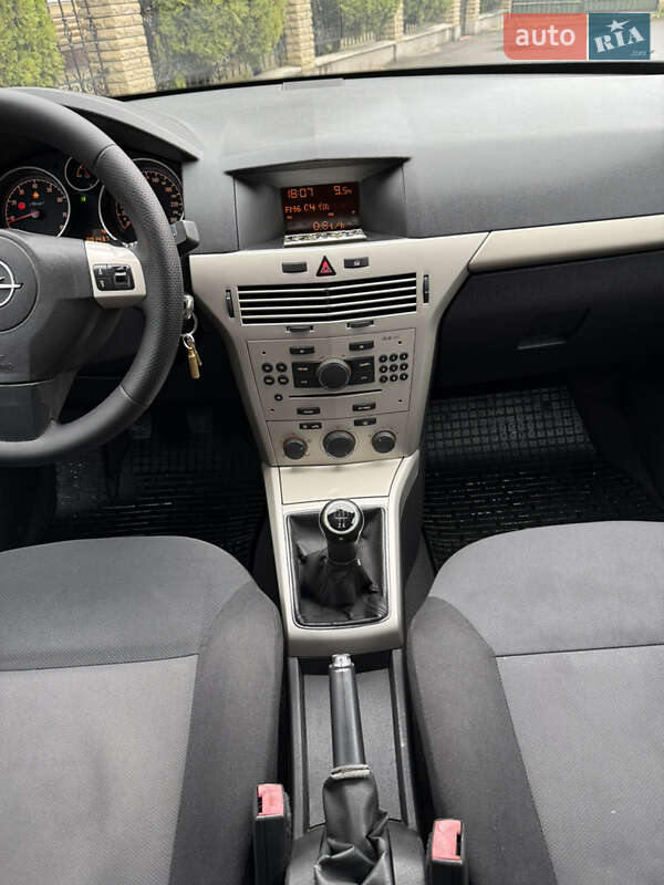 Універсал Opel Astra 2008 в Чернівцях