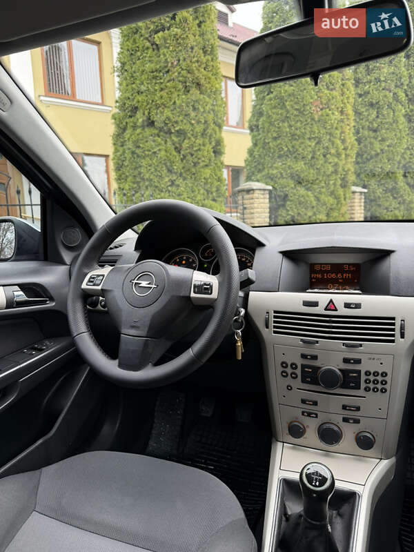 Універсал Opel Astra 2008 в Чернівцях