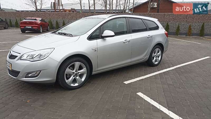 Універсал Opel Astra 2012 в Житомирі
