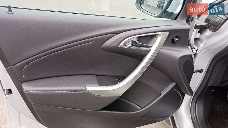 Універсал Opel Astra 2012 в Житомирі