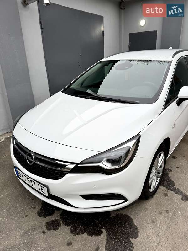 Універсал Opel Astra 2018 в Полтаві
