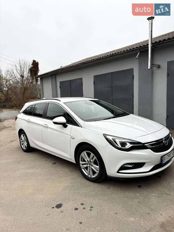 Універсал Opel Astra 2018 в Полтаві