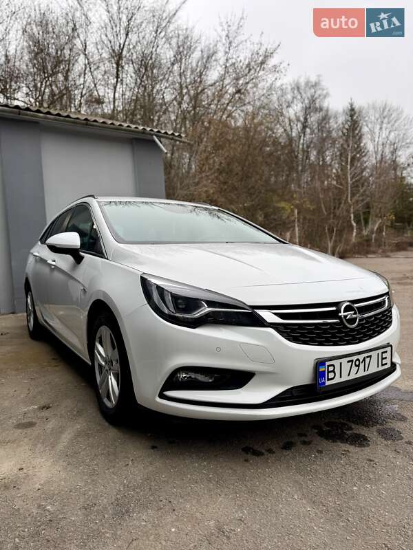 Універсал Opel Astra 2018 в Полтаві