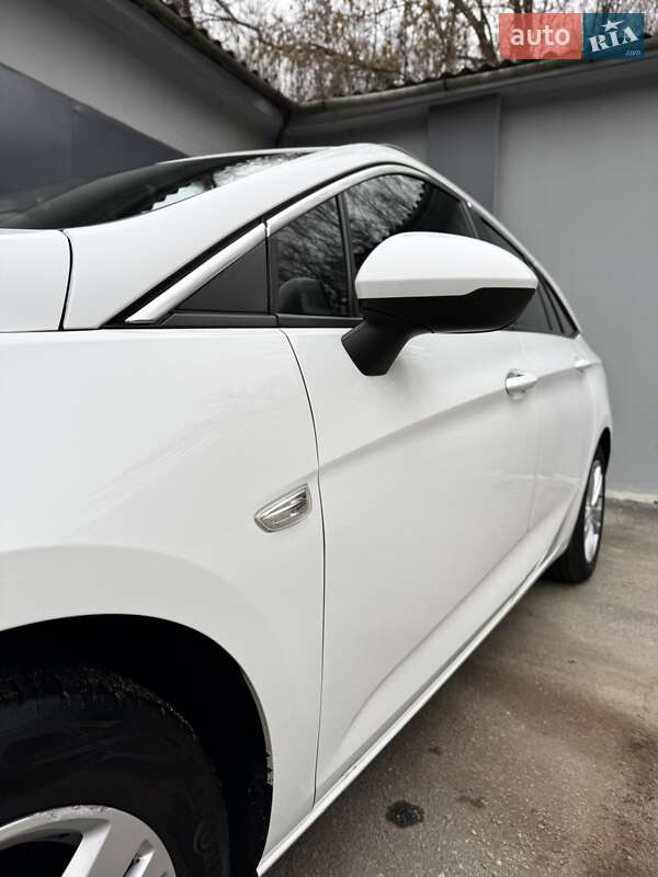 Універсал Opel Astra 2018 в Полтаві