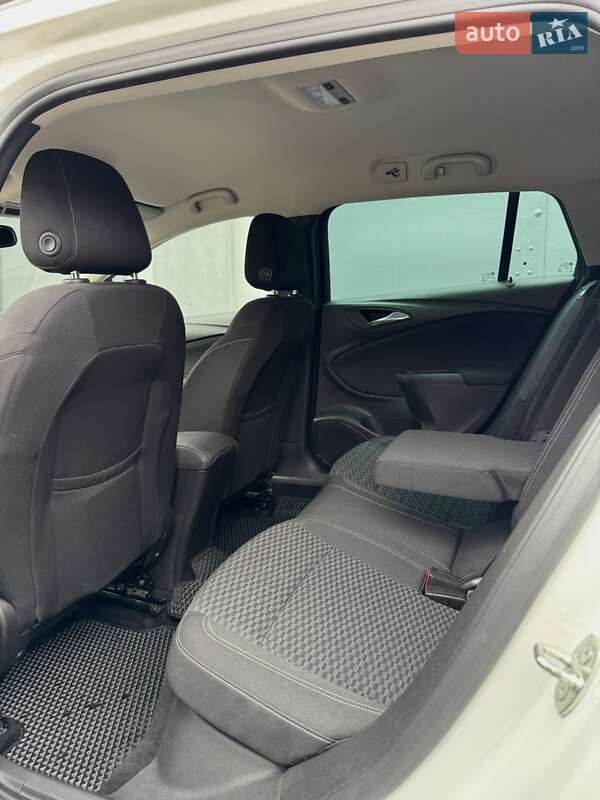 Універсал Opel Astra 2018 в Полтаві