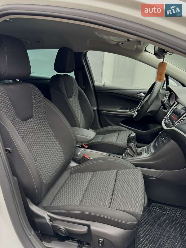 Універсал Opel Astra 2018 в Полтаві