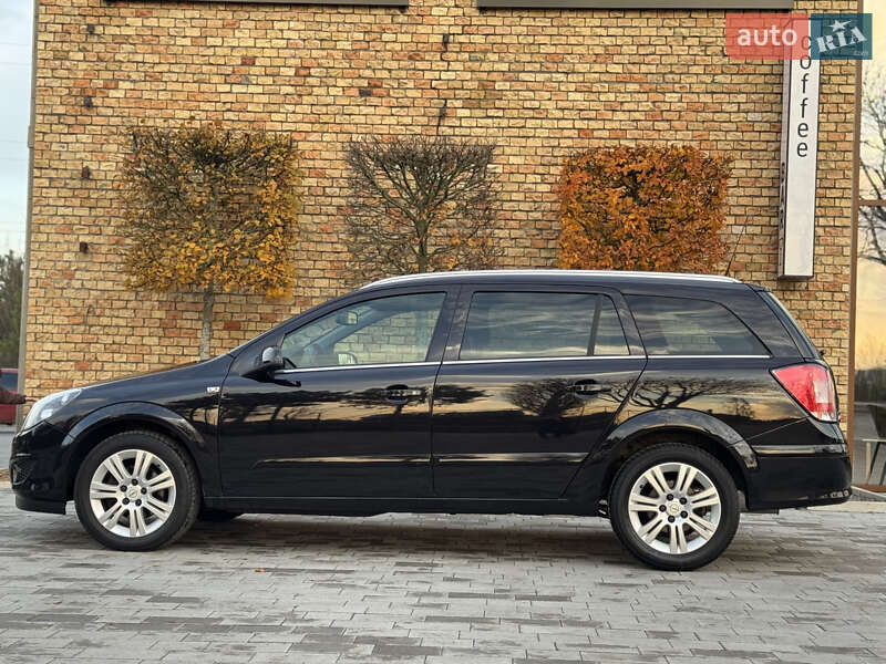 Універсал Opel Astra 2009 в Луцьку