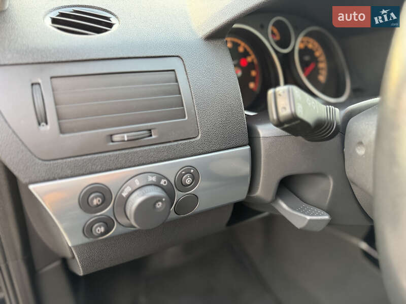 Універсал Opel Astra 2009 в Луцьку