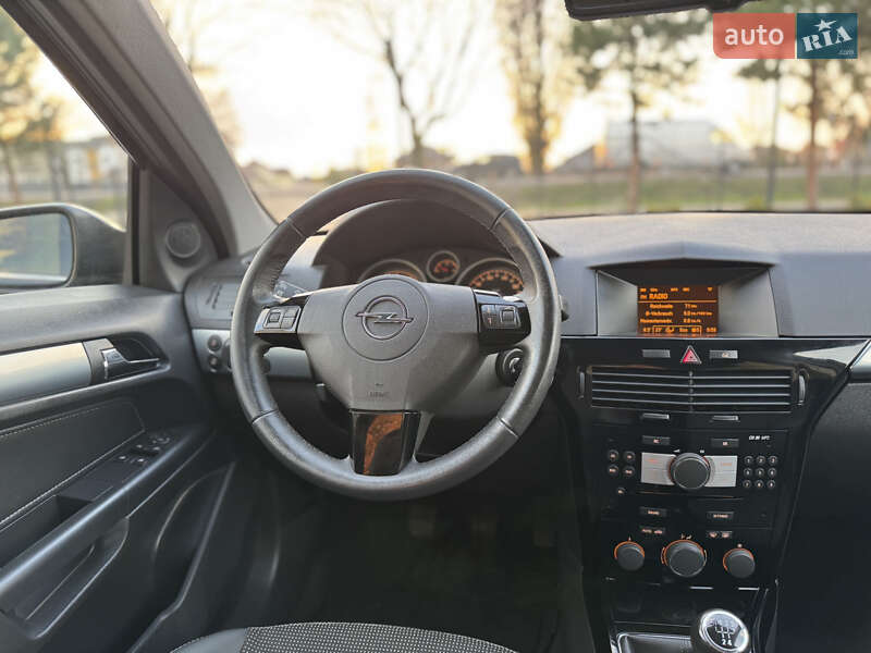 Універсал Opel Astra 2009 в Луцьку