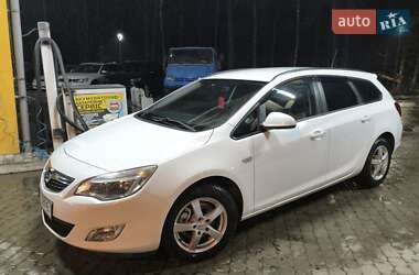 Універсал Opel Astra 2011 в Тернополі