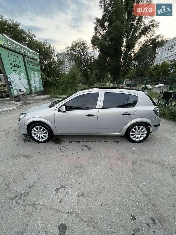 Хэтчбек Opel Astra 2006 в Запорожье