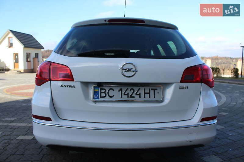 Універсал Opel Astra 2013 в Трускавці