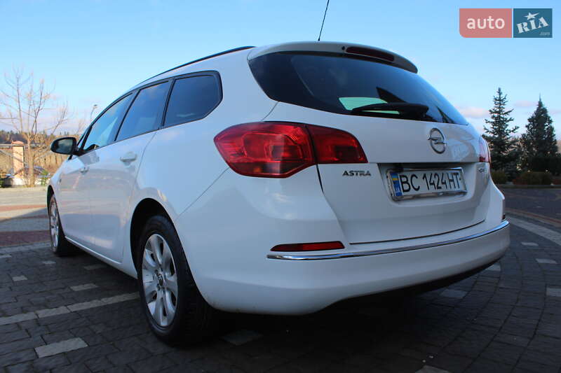 Універсал Opel Astra 2013 в Трускавці