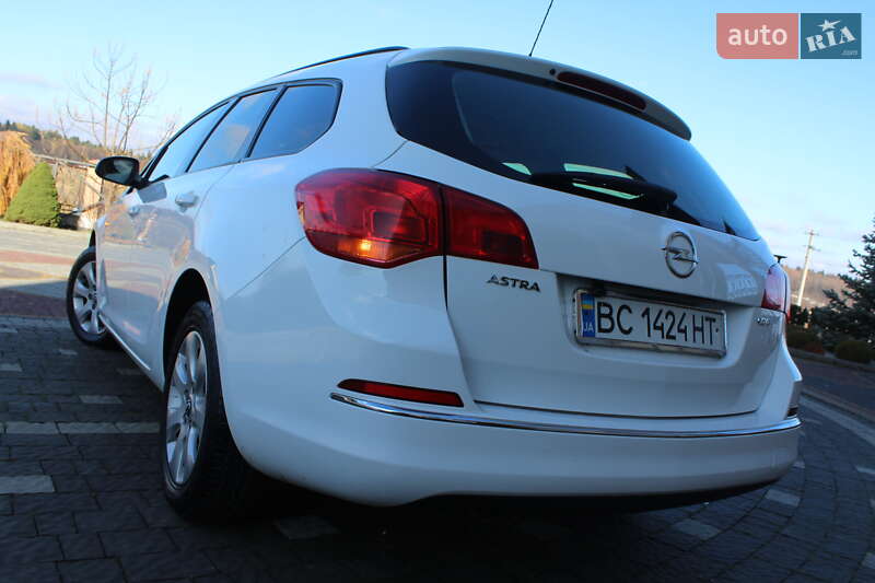 Універсал Opel Astra 2013 в Трускавці