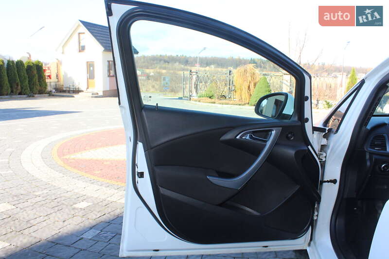 Універсал Opel Astra 2013 в Трускавці