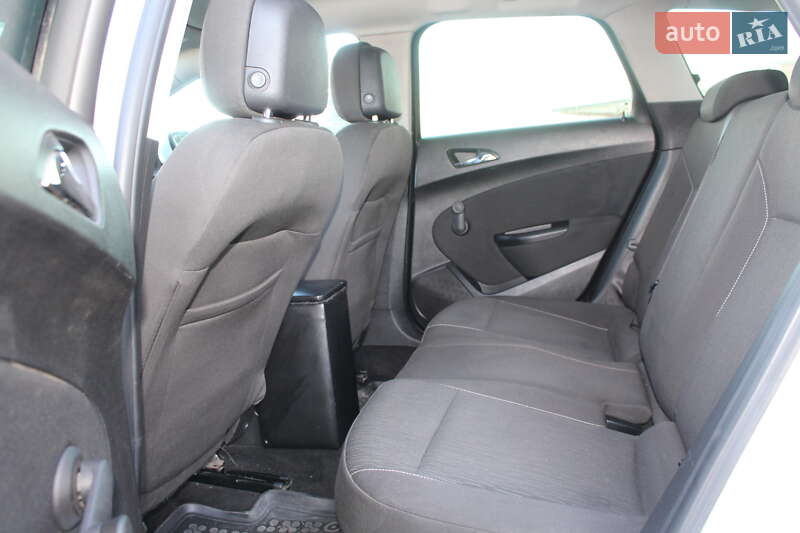 Універсал Opel Astra 2013 в Трускавці